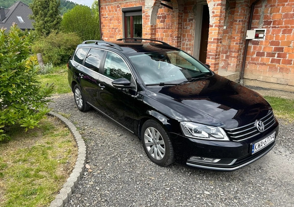 Volkswagen Passat cena 36900 przebieg: 240000, rok produkcji 2013 z Andrychów małe 92